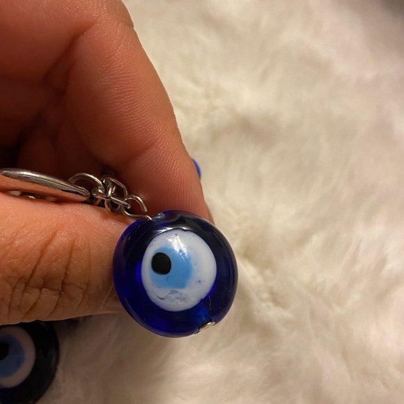 Handmade evil eye charm bracelet with hearts - Picture 8 of 9